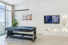 Huge Penthouse in Marina w Pool Table & Air Hockey